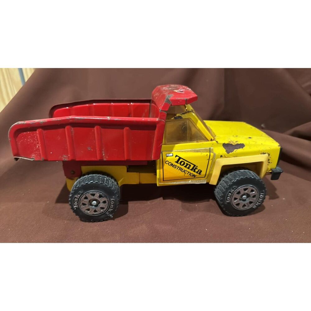 Vintage 1983 Tonka Chevy Pickup Dump Truck #5107051070 14" Yellow and Red